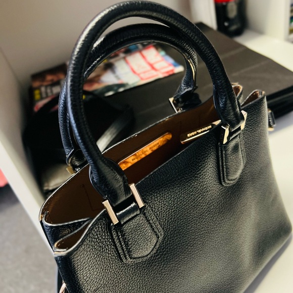 AUTHENTIC MICHAEL KORS LEATHER - Picture 9 of 10